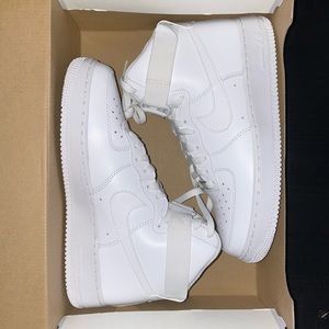 Men’s Nike Air Force 1 High ‘07 Triple White